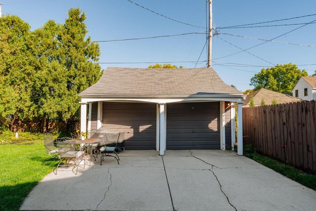 9220 Harding BOULEVARD, Wauwatosa, WI 53226