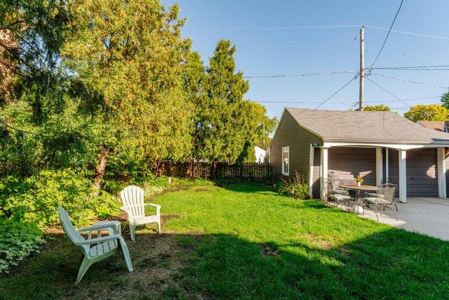 9220 Harding BOULEVARD, Wauwatosa, WI 53226