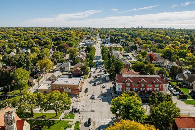 9220 Harding BOULEVARD, Wauwatosa, WI 53226