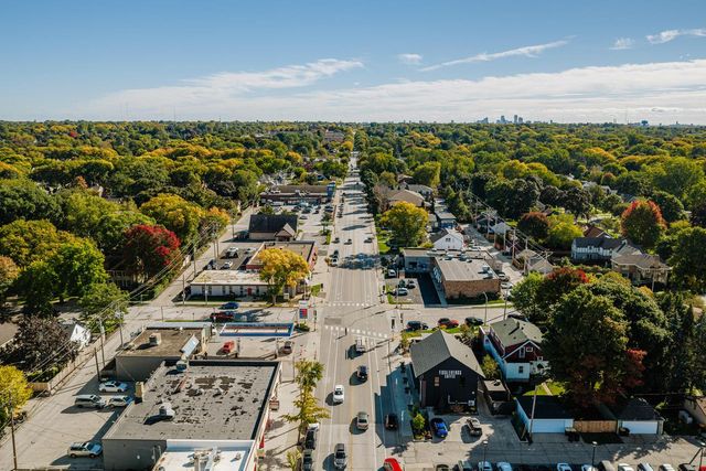 9220 Harding BOULEVARD, Wauwatosa, WI 53226