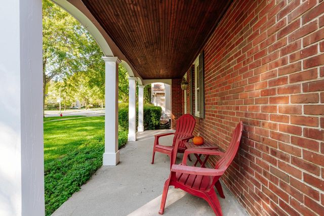 9220 Harding BOULEVARD, Wauwatosa, WI 53226