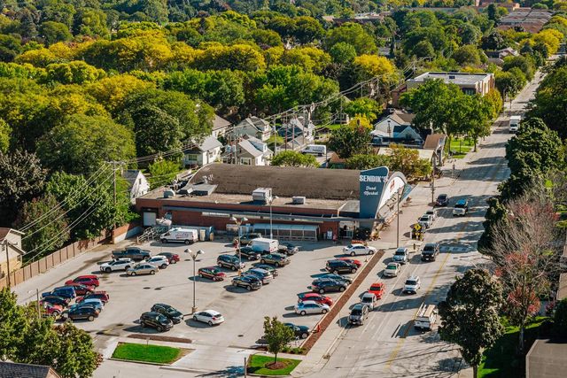 9220 Harding BOULEVARD, Wauwatosa, WI 53226