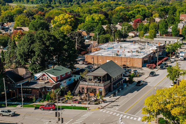 9220 Harding BOULEVARD, Wauwatosa, WI 53226