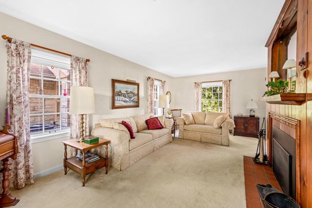 9220 Harding BOULEVARD, Wauwatosa, WI 53226