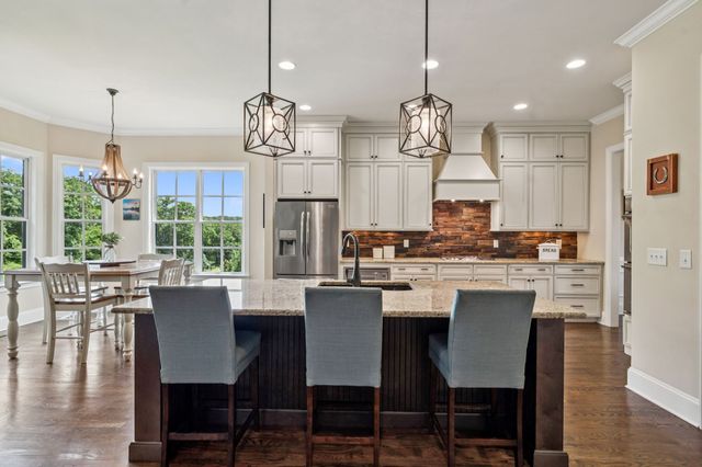 645 Legends Crest Dr, Franklin, TN 37069