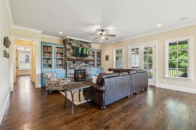 645 Legends Crest Dr, Franklin, TN 37069