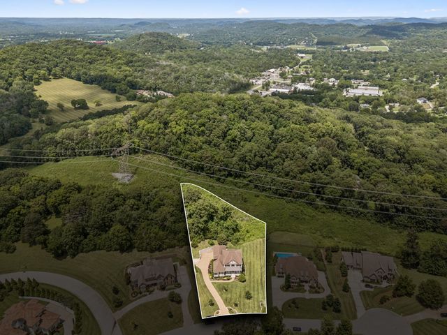 645 Legends Crest Dr, Franklin, TN 37069