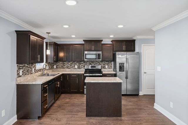 517 Sourwood Dr, Clarksville, TN 37042