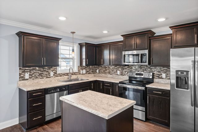 517 Sourwood Dr, Clarksville, TN 37042