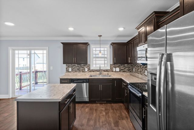 517 Sourwood Dr, Clarksville, TN 37042