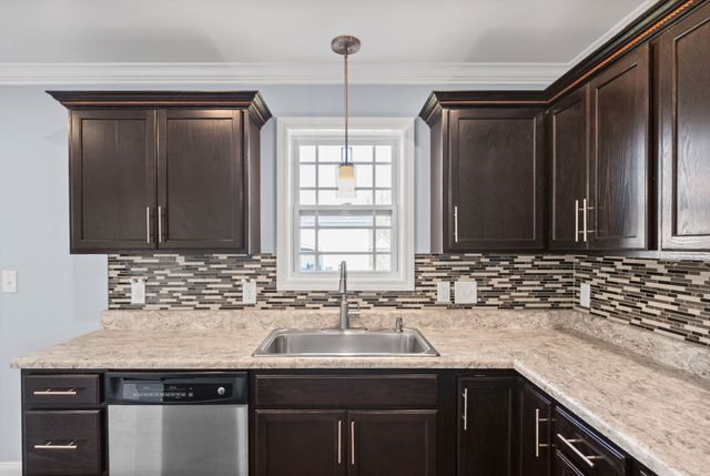 517 Sourwood Dr, Clarksville, TN 37042