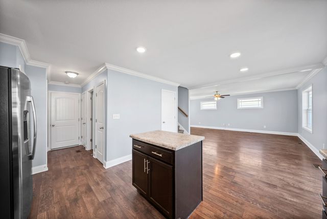 517 Sourwood Dr, Clarksville, TN 37042