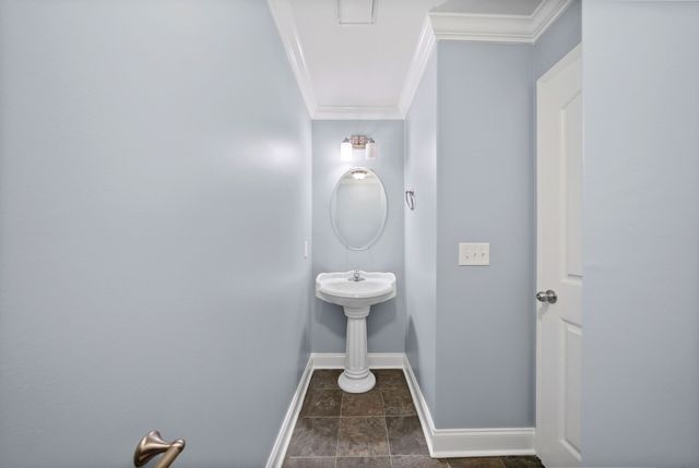 517 Sourwood Dr, Clarksville, TN 37042