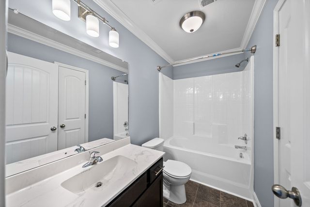 517 Sourwood Dr, Clarksville, TN 37042