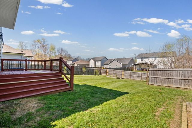 517 Sourwood Dr, Clarksville, TN 37042