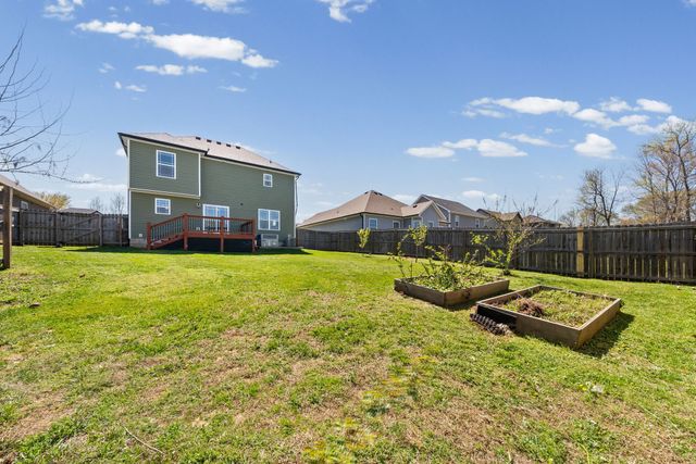 517 Sourwood Dr, Clarksville, TN 37042