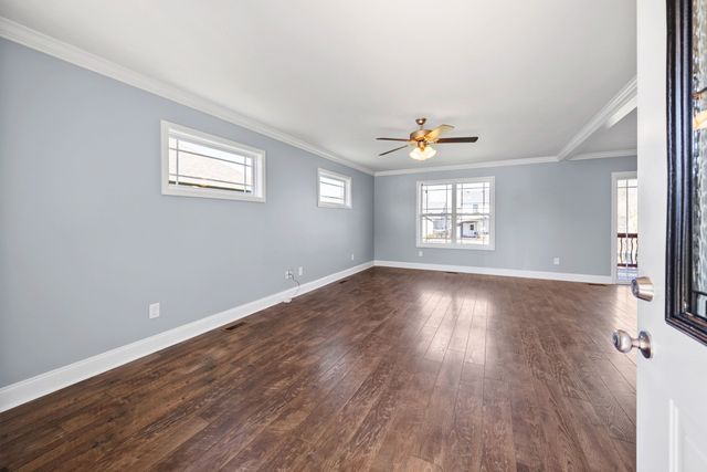 517 Sourwood Dr, Clarksville, TN 37042