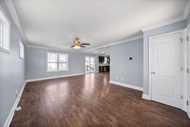 517 Sourwood Dr, Clarksville, TN 37042