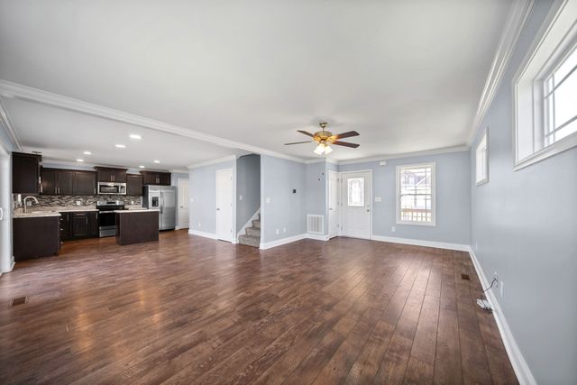 517 Sourwood Dr, Clarksville, TN 37042