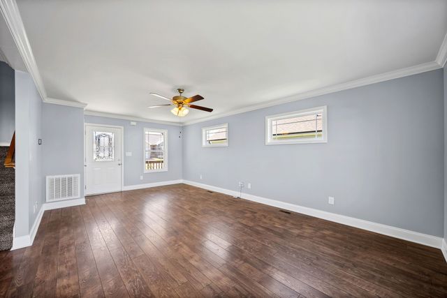 517 Sourwood Dr, Clarksville, TN 37042