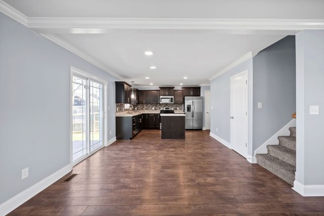 517 Sourwood Dr, Clarksville, TN 37042