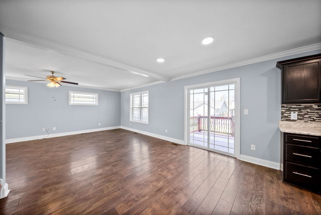 517 Sourwood Dr, Clarksville, TN 37042