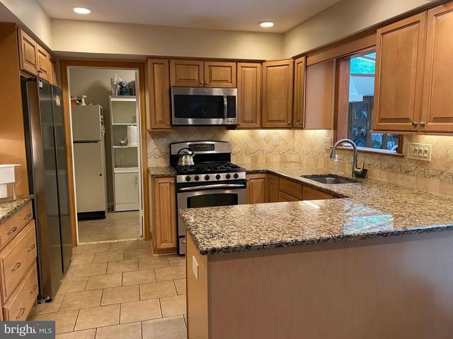 46 HAMILTON LN S, Plainsboro, NJ 08536