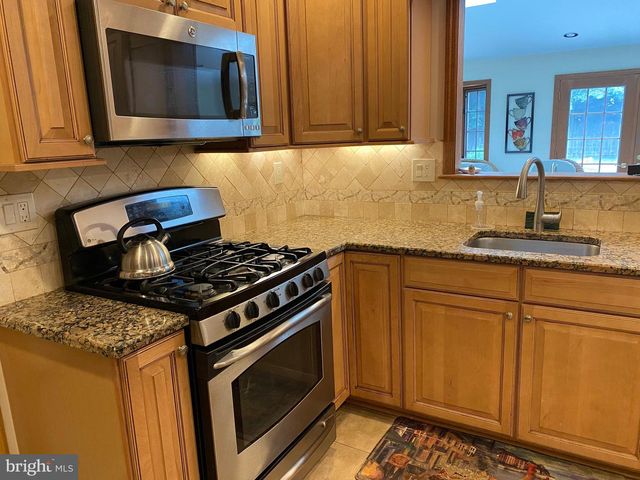 46 HAMILTON LN S, Plainsboro, NJ 08536