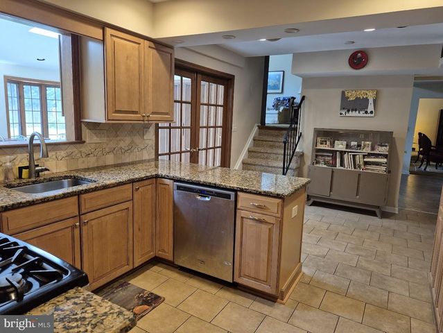 46 HAMILTON LN S, Plainsboro, NJ 08536
