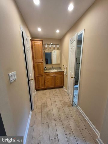 46 HAMILTON LN S, Plainsboro, NJ 08536