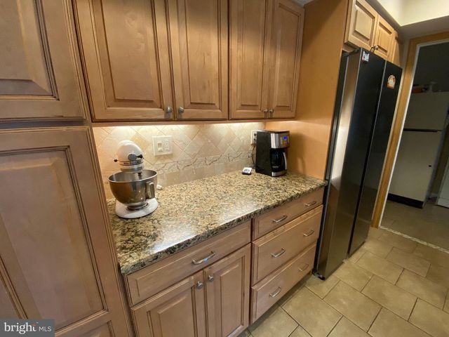 46 HAMILTON LN S, Plainsboro, NJ 08536