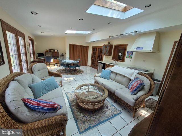 46 HAMILTON LN S, Plainsboro, NJ 08536