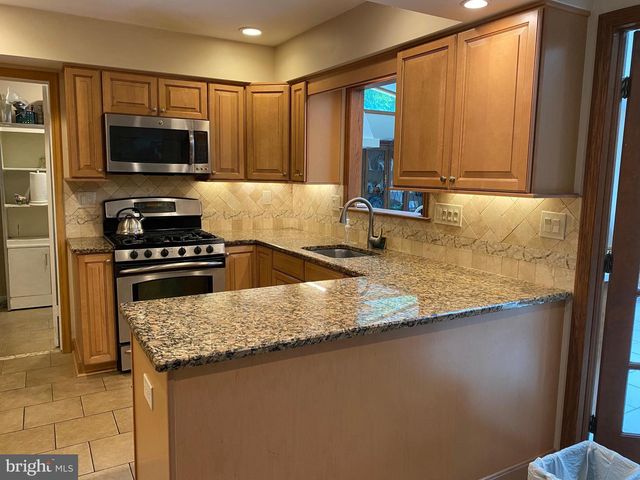 46 HAMILTON LN S, Plainsboro, NJ 08536