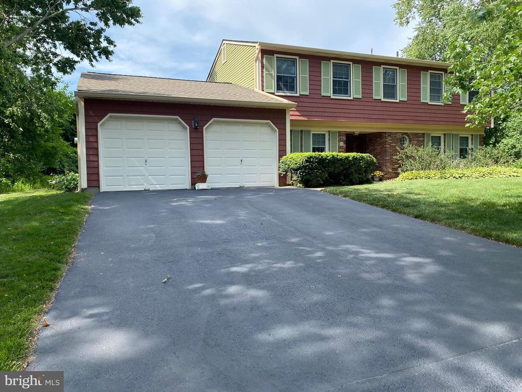 46 HAMILTON LN S, Plainsboro, NJ 08536