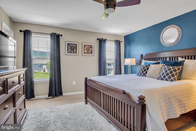 4520 LAUREL VALLEY LN, Enola, PA 17025