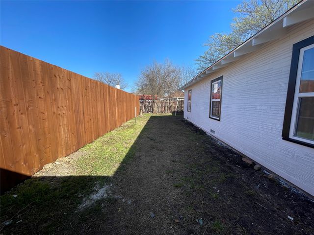 1305 Hobson Avenue, Mckinney, TX 75069