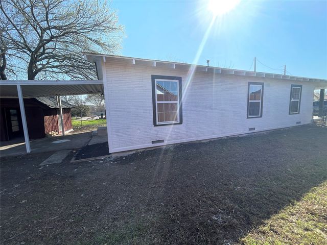 1305 Hobson Avenue, Mckinney, TX 75069