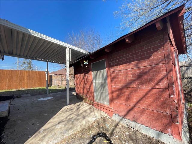 1305 Hobson Avenue, Mckinney, TX 75069