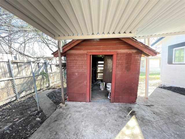 1305 Hobson Avenue, Mckinney, TX 75069