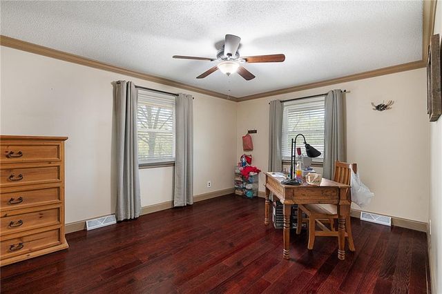 2127 S 15th Street, Leavenworth, KS 66048