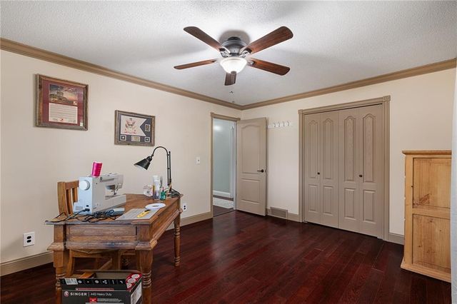 2127 S 15th Street, Leavenworth, KS 66048