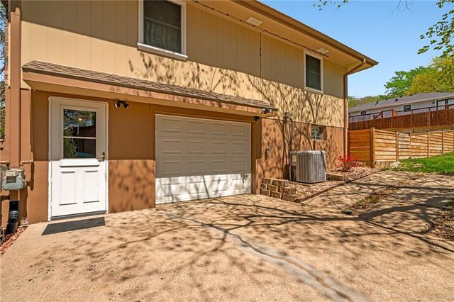 2127 S 15th Street, Leavenworth, KS 66048