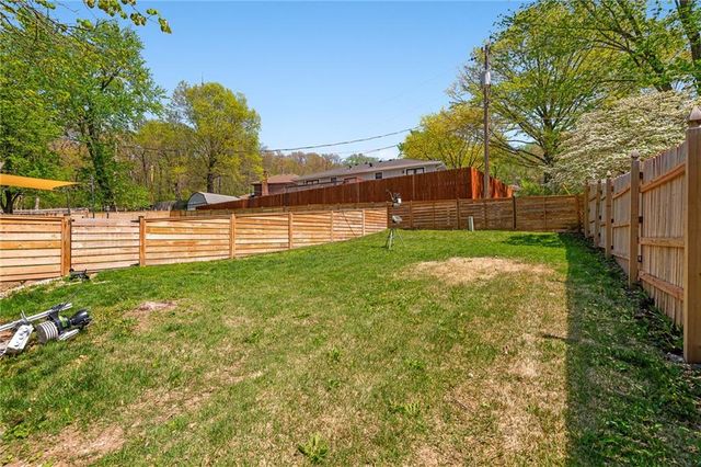 2127 S 15th Street, Leavenworth, KS 66048