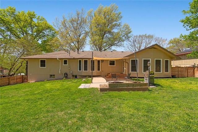 2127 S 15th Street, Leavenworth, KS 66048