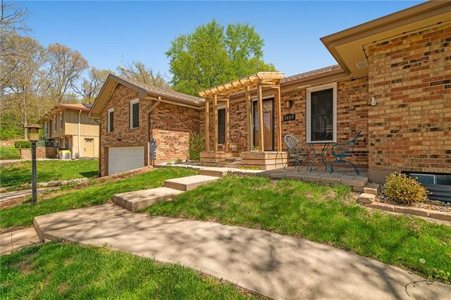 2127 S 15th Street, Leavenworth, KS 66048