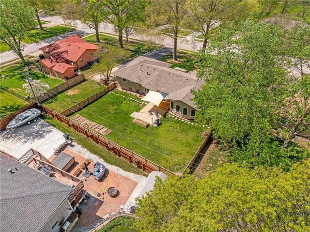 2127 S 15th Street, Leavenworth, KS 66048