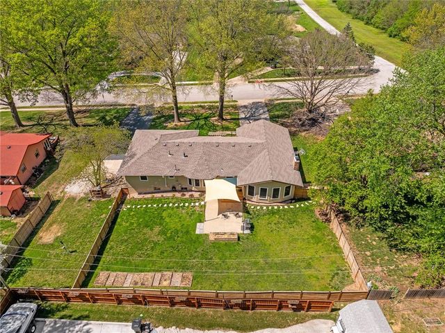 2127 S 15th Street, Leavenworth, KS 66048