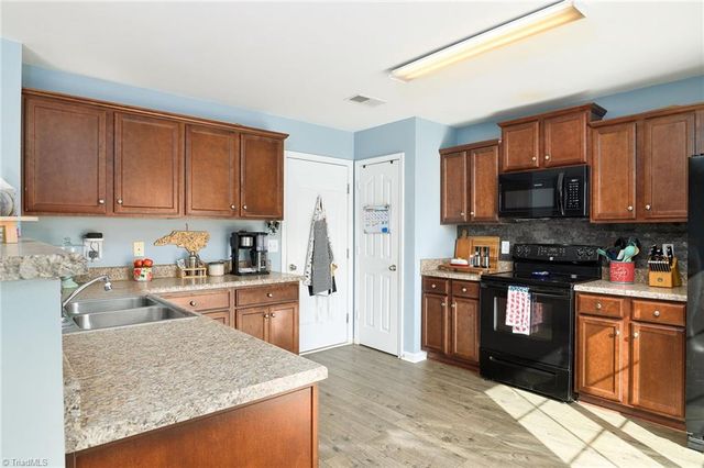 172 Larck Crest Lane, Winston-salem, NC 27107