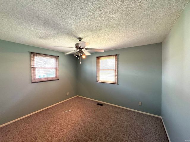 2405 N Old Towne Lane, Muncie, IN 47304