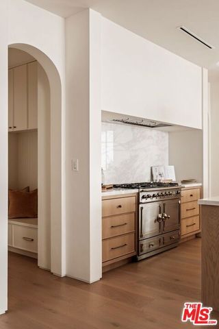 11621 Hesby Street, Valley Village, CA 91601